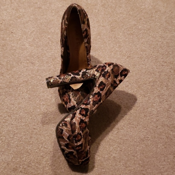 Shoes - Picture 2 of 4